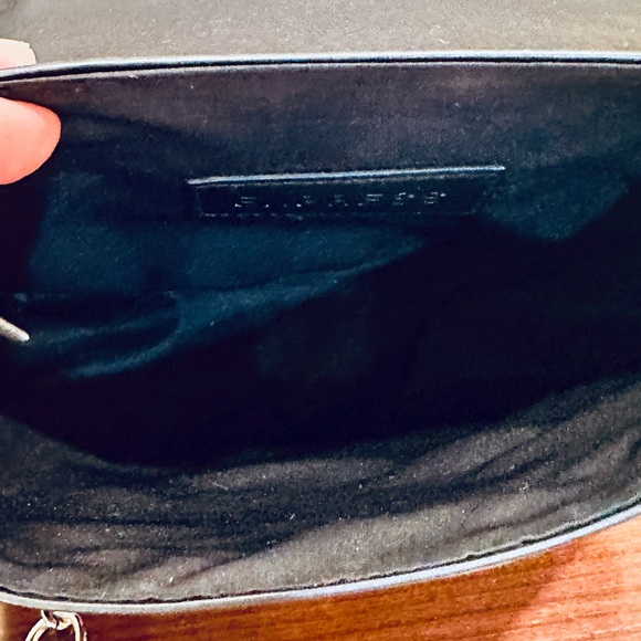 🌟HP🌟VTG Express Floral Embroidery Black Faux Leather Saddle Bag Gold Chain - Picture 4 of 13